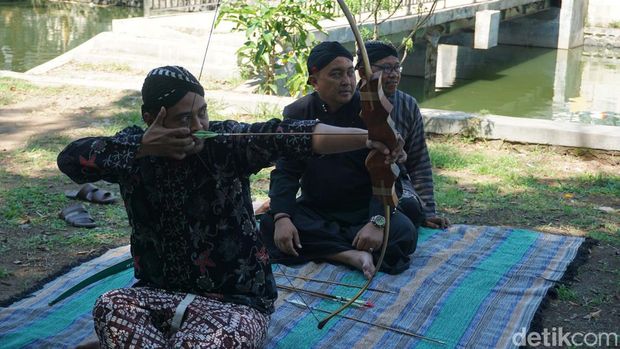 Gladen Alit Jemparingan Kalijagan meriahkan rangkan upacara Penjamasan Pusaka di Demak 2022