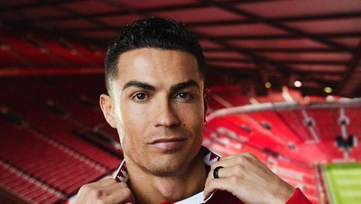 Foto: Cristiano Ronaldo Dalam Balutan Jersey Baru MU