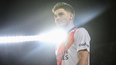 Julian Alvarez dan Tongkat Estafet Raja Gol Argentina di Man City