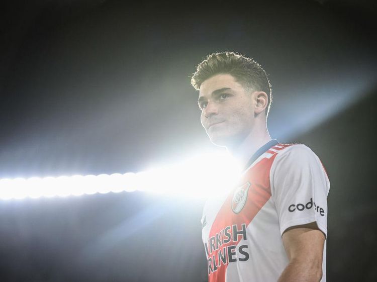 Julian Alvarez dan Tongkat Estafet Raja Gol Argentina di Man City