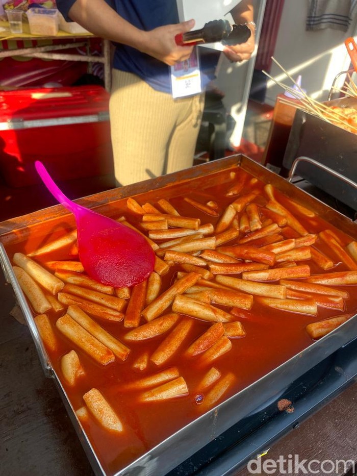 Kalau Sore Ini ke PRJ, Jangan Lupa Jajan Tteokbokki dan Sate Cumi Korea Kalau Sore Ini ke PRJ, Jangan Lupa Jajan Tteokbokki dan Sate Cumi Korea