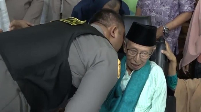 Kiai Muhammad Muchtar Muthi Pengasuh Ponpes Shiddiqiyyah Jombang ayah Mas Bechi