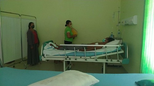 Korban luka tusuk pada dada oleh pelaku dalam perawatan di RSU Negara, Sabtu (9/7/2022)