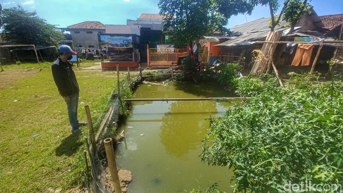 Lokasi tempat penampungan air yang diduga tercemr limbah darah dari aktivitas Pasar Bingung