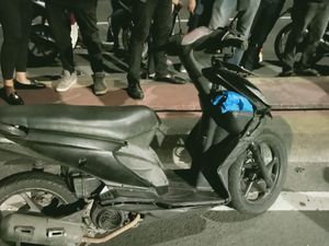 Pemotor Tewas Usai Tabrak Pembatas Jalan-Tiang Listrik di Tanah Abang