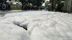 Nah Loh! Busa Tebal Sempat Selimuti Jalan di Bekasi