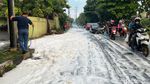 Nah Loh! Busa Tebal Sempat Selimuti Jalan di Bekasi