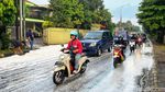 Nah Loh! Busa Tebal Sempat Selimuti Jalan di Bekasi
