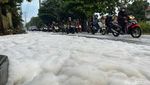 Nah Loh! Busa Tebal Sempat Selimuti Jalan di Bekasi