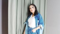Nindy Ayunda, penyanyi yang belankangan disorot karena kasus penyekapan mantan sopir. Kasus ini suda mulai masuk ke tahap penyidikan. Sayangnya, sang penyanyi tak penuhi panggilan penyidik. Foto: Instagram @nindyayunda