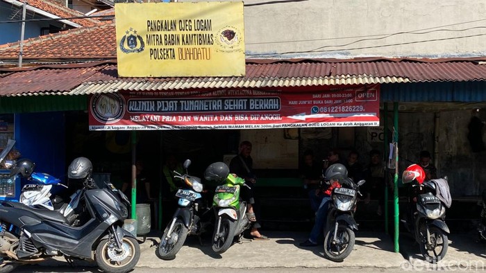 Pangkalan Ojek Logam di Kota Bandung.