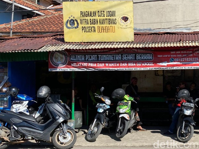 Pangkalan Ojek Logam di Kota Bandung.