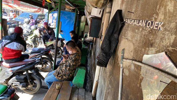 Pangkalan Ojek Logam di Kota Bandung.