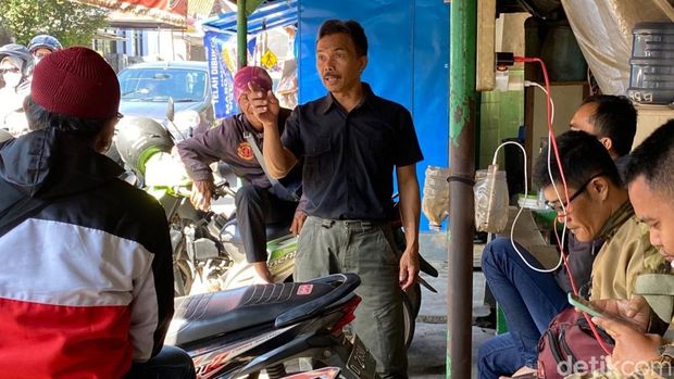Pangkalan Ojek Logam di Kota Bandung.