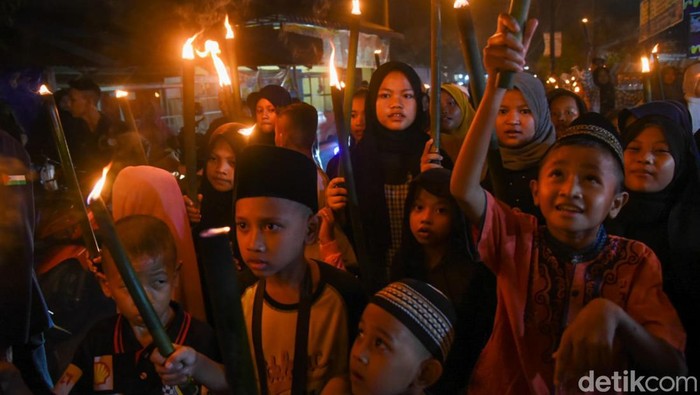 Peserta pawai obor di Kota Medan (Aldi/detikSumut)