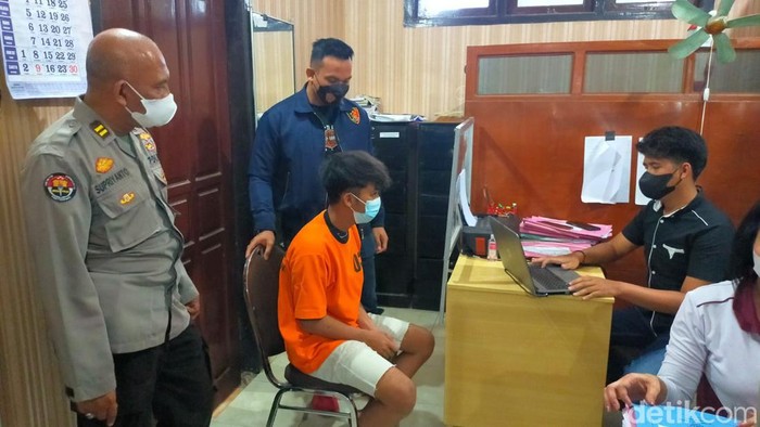 Pelaku pembacokan remaja Nganjuk saat diperiksa polisi