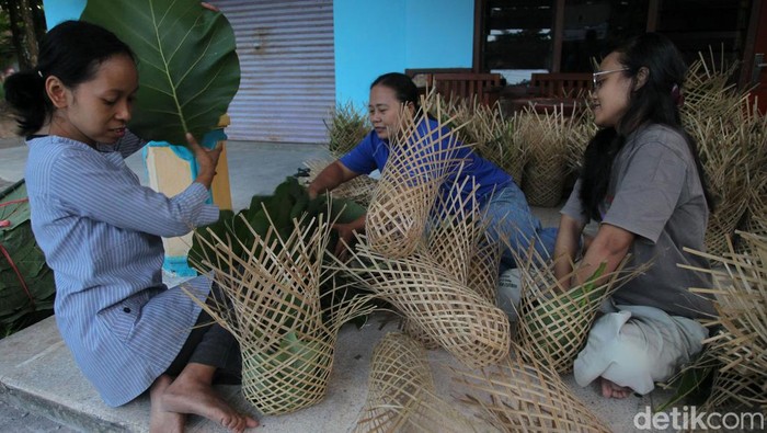 Pembuatan kreneng bambu jelang Idul Adha 2022