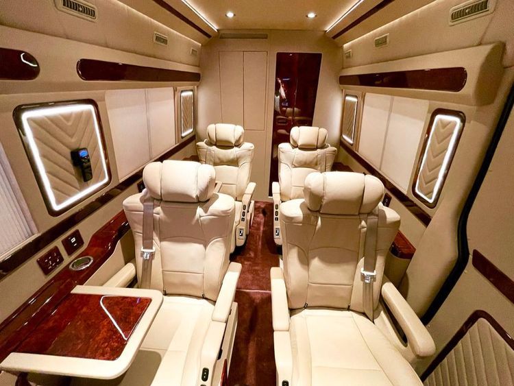 Mercedes-Benz Sprinter Ini Mewah Banget, Gak Percaya Lihat Sendiri Aja!