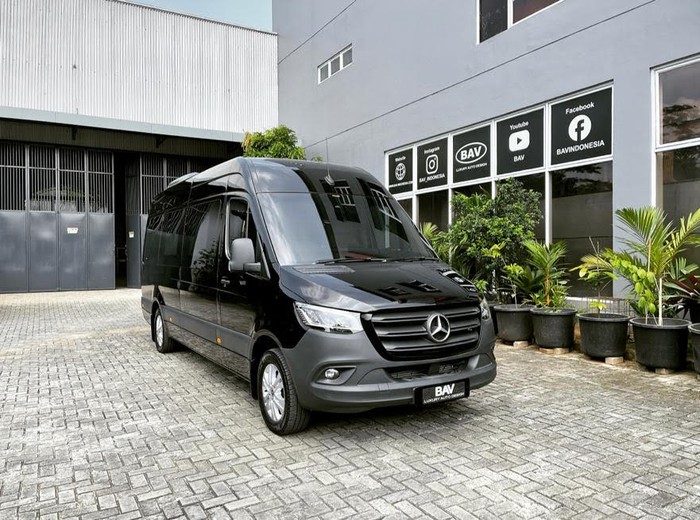 Rumah modifikasi interior VIP, BAV Luxury Auto Design, menyulap tampilan kabin Sprinter jadi lebih mewah lagi.