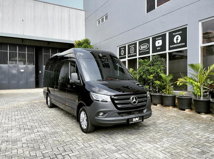 Rumah modifikasi interior VIP, BAV Luxury Auto Design, menyulap tampilan kabin Sprinter jadi lebih mewah lagi. Rumah modifikasi interior VIP, BAV Luxury Auto Design, menyulap tampilan kabin Sprinter jadi lebih mewah lagi.