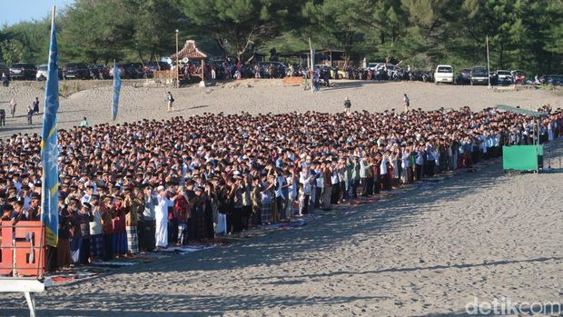 Salat Idul Adha ini digelar pertama kali setelah pandemi di Gumuk Pasir Parangtritis, Sabtu (9/7/2022).