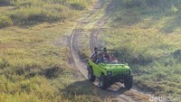 Ada pula yang mengendarai mobil jeep menuju lokasi untuk mempercepat waktu.  Foto: Pius Erlangga/detikJateng