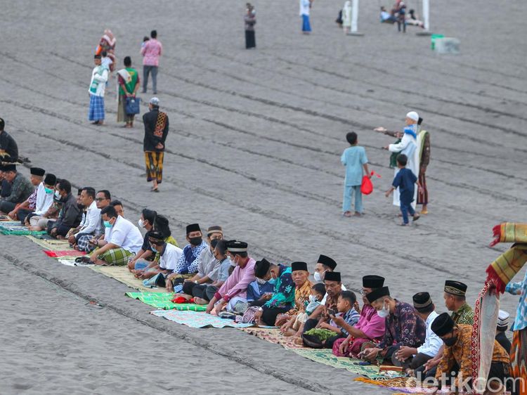 Potret Salat Idul Adha di Gumuk Pasir Parangtritis