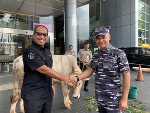 KSAL Beri 1 Ekor Sapi Kurban ke CT ARSA untuk Disalurkan ke Kaum Duafa