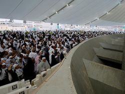 Ternyata Ini yang Dilakukan pada Batu Bekas Lempar Jumrah