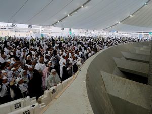 Bacaan Doa Melempar Jumrah dalam Rangkaian Ibadah Haji