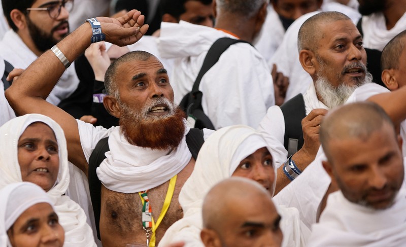 Muslim pilgrims cast their stones at a pillar symbolising the stoning of Satan during the annual Haj pilgrimage in Mina, Saudi Arabia, July 9, 2022. REUTERS/Mohammed Salem