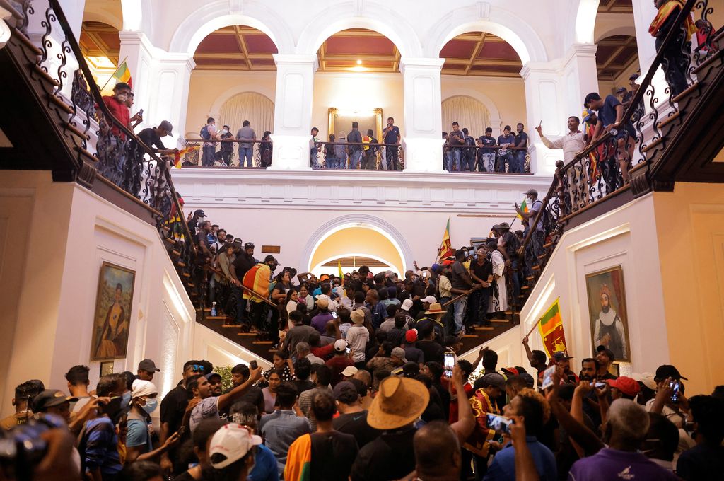 Demonstrators protest inside the President's House premises, after President Gotabaya Rajapaksa fled, amid the country's economic crisis, in Colombo, Sri Lanka, July 9, 2022. REUTERS/Dinuka Liyanawatte