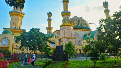 Suasana Masjid Hubbul Wathan Islamic Center Kota Mataram sehari sebelum perayaan sholat Idul Fitri di Mataram, NTB. Sabtu (9/7/2022).