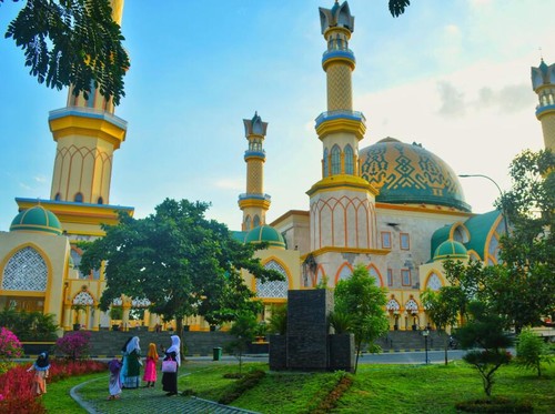 Suasana Masjid Hubbul Wathan Islamic Center Kota Mataram sehari sebelum perayaan sholat Idul Fitri di Mataram, NTB. Sabtu (9/7/2022).