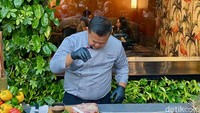 Summers at The Pool baru saja meluncurkan menu baru berupa Asian Grill & Flare yang diakurariskan oleh Executive Chef Edi Pancamala (7/7). Ada beragam menu yang disajikan, andalannya adalah aneka steak yang nikmat. Foto: detikFood/Yenny Mustika Sari
