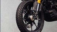 Motor ini dibekali sistem pengereman discbrake dengan diameter 300 mm pada bagian depan dan 220 mm di bagian belakang. Foto: Dok. TVS