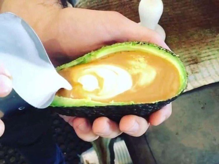 Unik! Kulit Alpukat hingga Kantong Infus Dijadikan Wadah Minuman