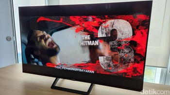 Xiaomi TV A2 punya pilihan 32, 43 dan 55 inch, dengan pilihan resolusi Full HD serta UHD. Menjalankan Android TV 11, Xiaomi TV A2 memberi pengguna akses langsung ke 400.000+ film dan acara dari Netﬂix, Prime Video, YouTube, dan ribuan aplikasi di Google Play Store. Ada pula fitur Chromecast built-in dan Miracast, yang memungkinkan pengguna untuk cukup mentransmisikan konten dari ponsel cerdas, tablet, atau laptop ke TV untuk pengalaman visual yang berbeda. Makin memaksimalkan menikmati hiburan, Xiaomi TV A2 32 inch diberikan dukungan Dolby Audio, DTS-X dan DTS Virtual:X, yang didukung oleh speaker stereo 2 x 10W. Harga Xiaomi TV A2 32 inch: Rp 2.000.000. Foto: Adi Fida Rahman/detikINET