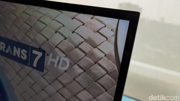 Bezelnya dibuat tipis demi memberikan kesan imersif. Foto: Adi Fida Rahman/detikINET