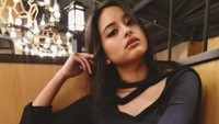 Amanda dan Tavan suka habiskan waktu bersama dengan menyambangi restoran dan kafe. Tapi kata Amanda, Tavan lebih memilih fokus pada foto makanannya.