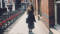 Lewat bio Instagramnya, Amanda mengatakan suka kopi. Sepertinya foto ini jadi salah satu bukti kalau kopi adalah minuman favoritnya.