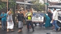 Adapun pecalang yang melakukan pengamanan di Masjid Suci Denpasar yakni dari Banjar Adat Pekambingan, Desa Adat Pekambingan, Kecamatan Denpasar Barat, Kota Denpasar.