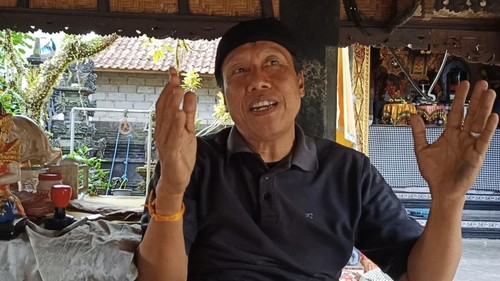 Dalang Wayang Cenk Blonk, I Wayan Nardayana.