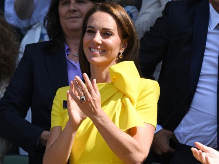 Ragam ekspresi Kate Middleton saat menonton pertandingan tenis All England 2022 di London, Inggris.