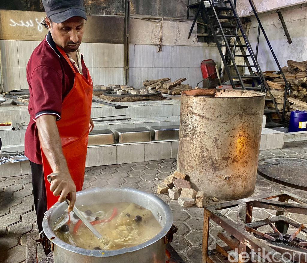 Hadrami House, restoran Timur Tengah dengan menu andalan nasi mandhi kambing yang nikmat.