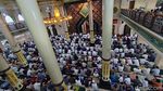 Gerimis Tak Surutkan Warga Ciamis Tunaikan Salat Iduladha 1443 H