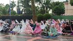 Gerimis Tak Surutkan Warga Ciamis Tunaikan Salat Iduladha 1443 H
