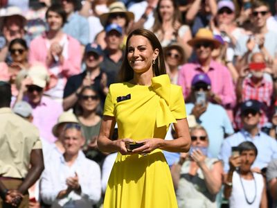 10 Outfit Kate Middleton yang Paling Dicari di Google Selama 2022