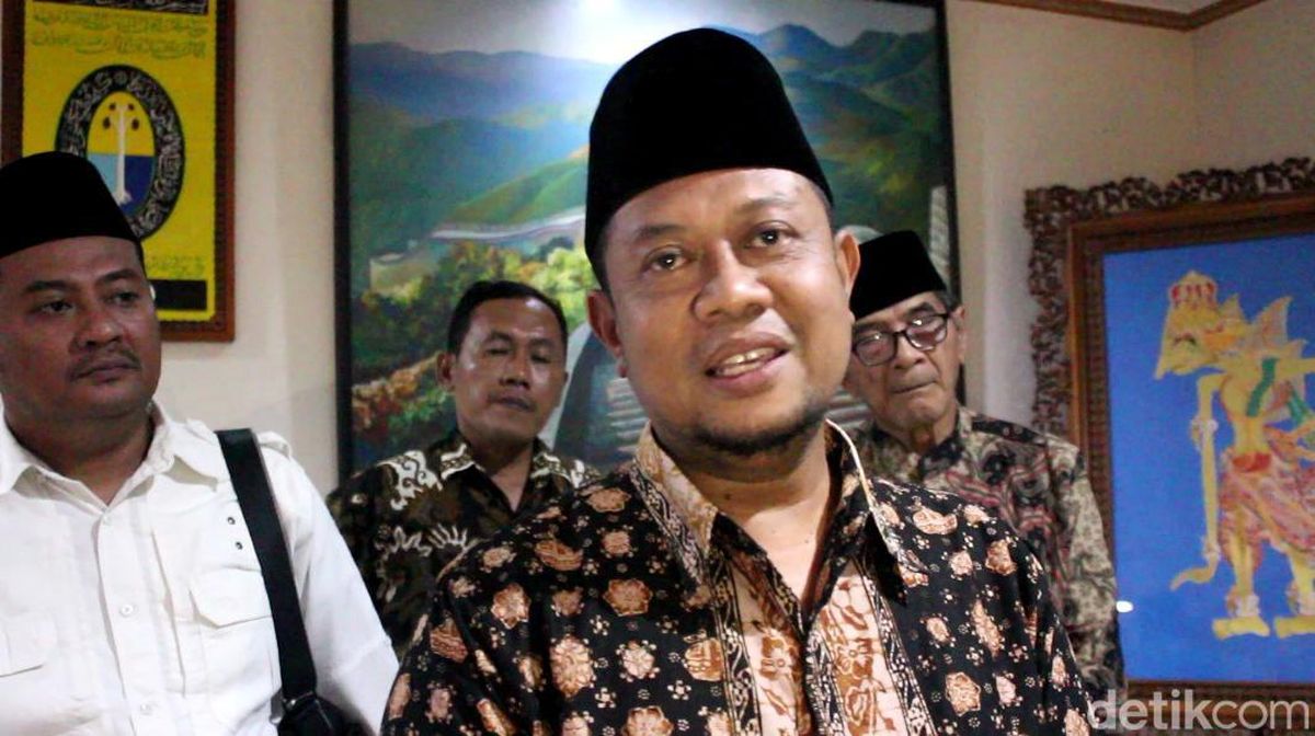 Natasha Ranetka butunlay yalangoch.