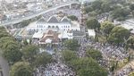 Khusyuk, Intip Pelaksanaan Salat Idul Adha di JIS-Tugu Khatulistiwa